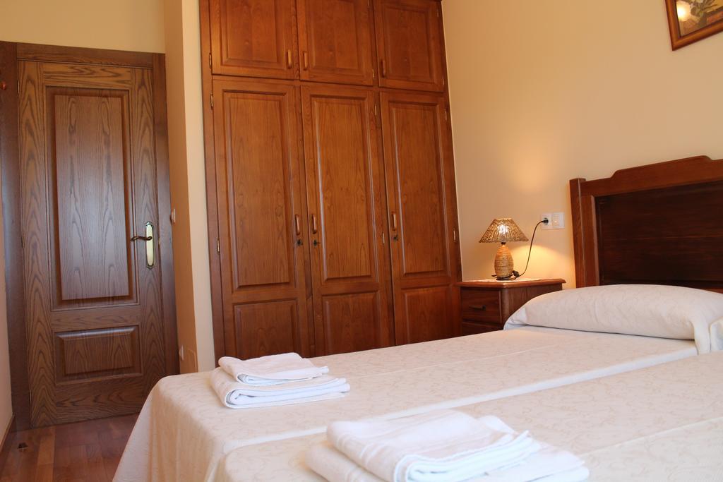 Apartamentos Casa Cerolleiro Castropol Luaran gambar